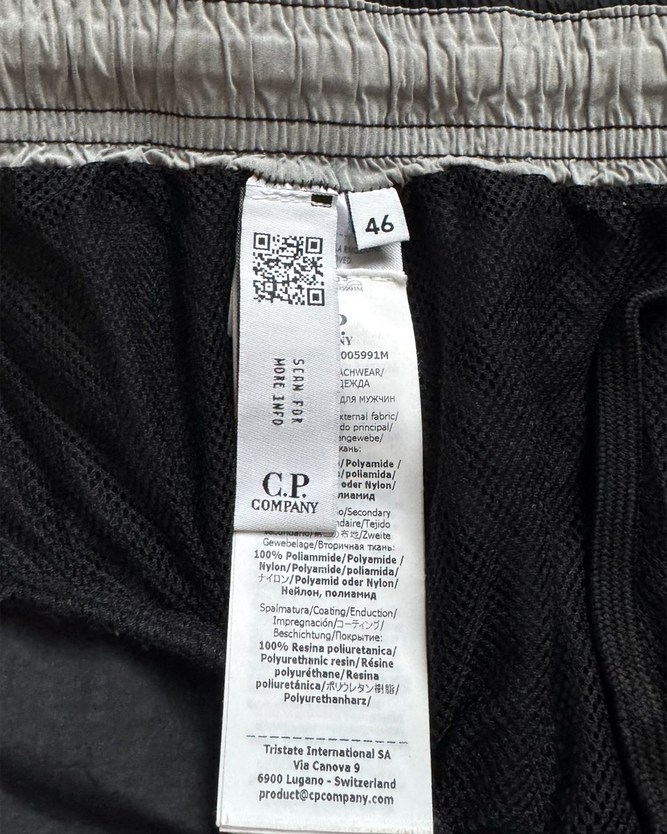 C.P. Company Nylon Logo Shorts — photo 7 sur 8