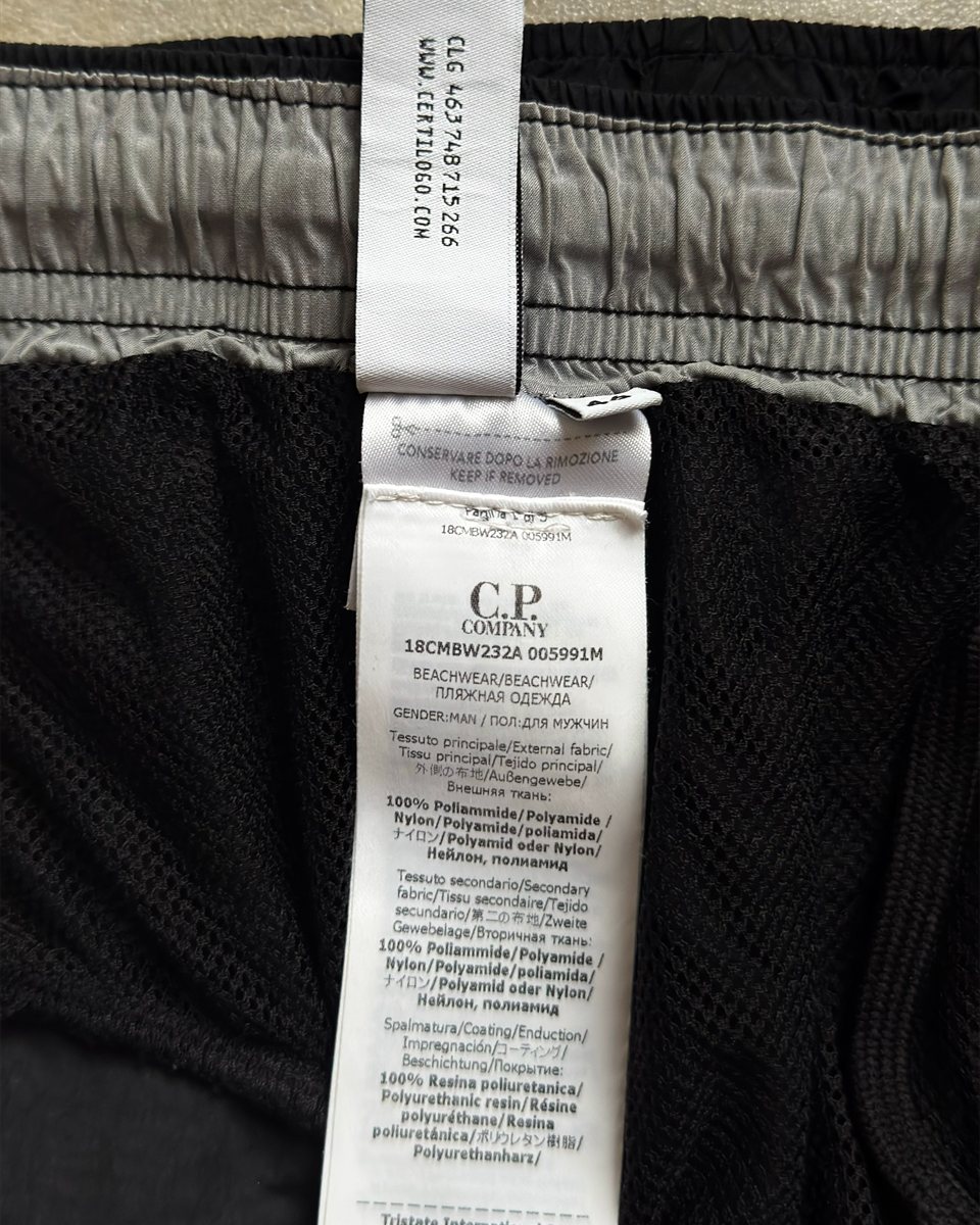 C.P. Company Nylon Logo Shorts — photo 8 sur 8