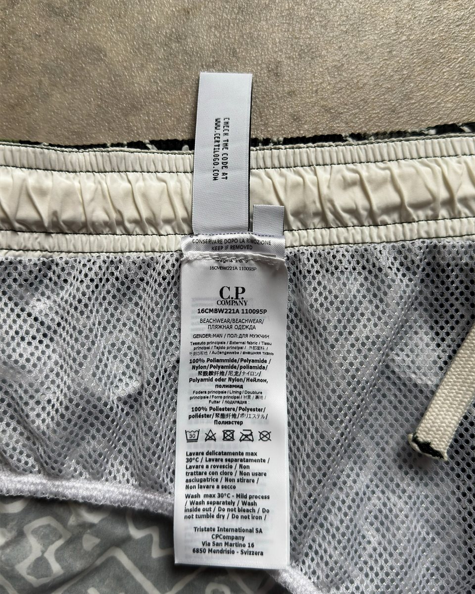 C.P. Company Printed Swim Shorts — photo 7 sur 7