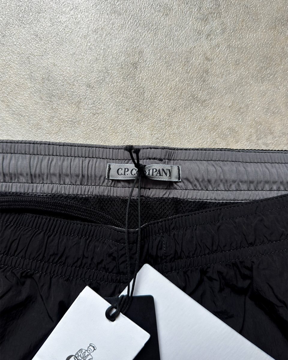 C.P. Company Embroidered Logo Shorts — photo 3 sur 6