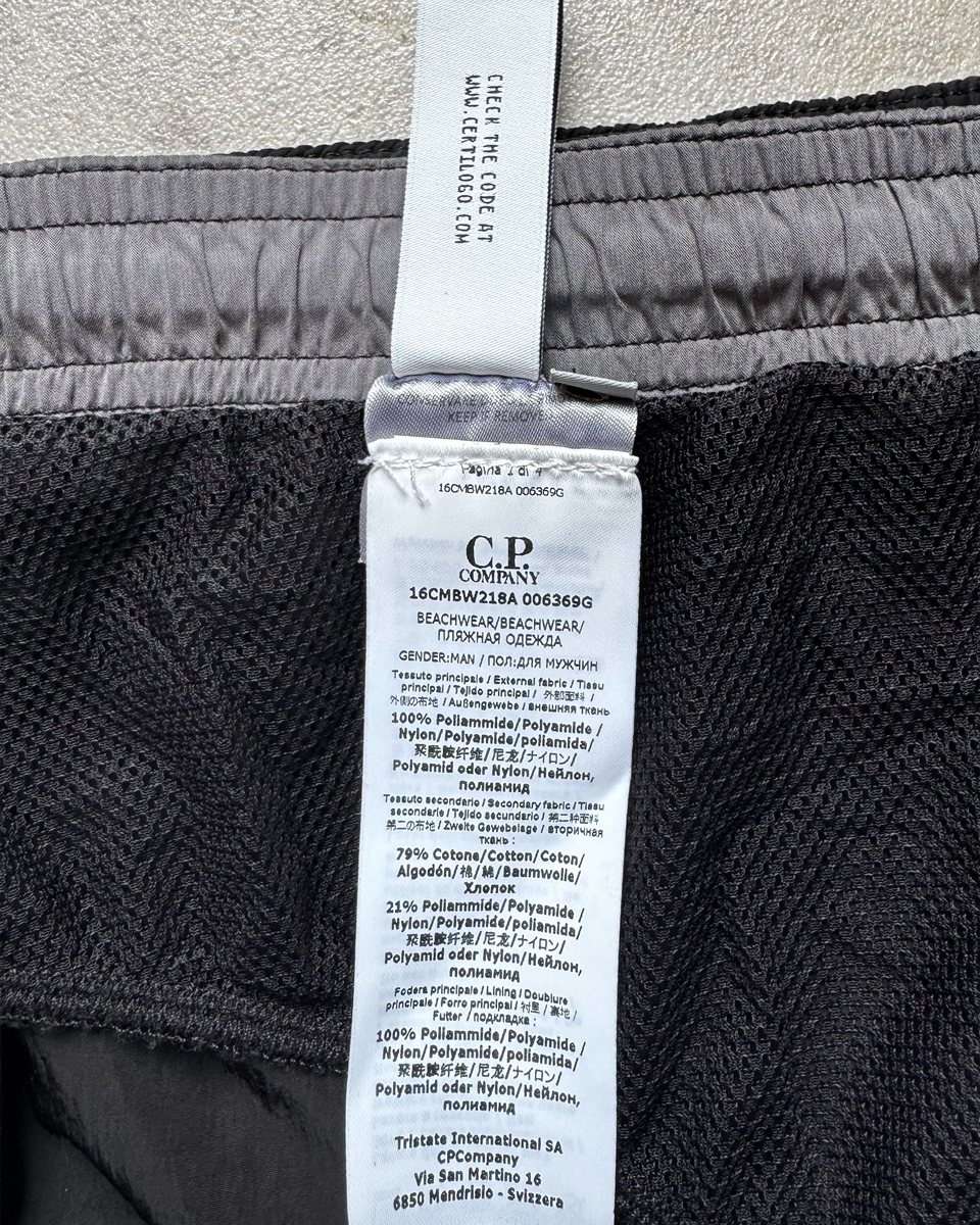 C.P. Company Embroidered Logo Shorts — photo 5 sur 6